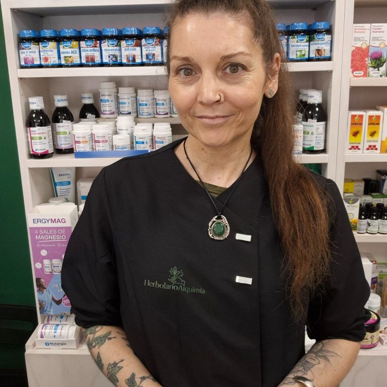 Yolanda Pozo en Herbolario Alquimia para atención y contacto directo en Medina de Pomar