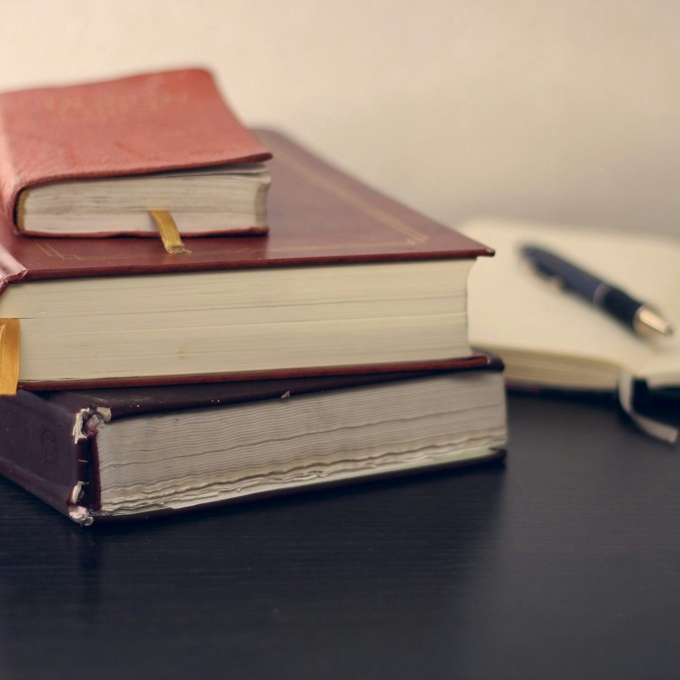 Formación y libros de estudio sobre dietética, botánica y filosofía ayurvédica